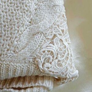 PULL OVER, EMBROIDERED LACE SHOULDERS, SZ 4X, VANILLA, LARGE TURTLENECK, WOOL/AC